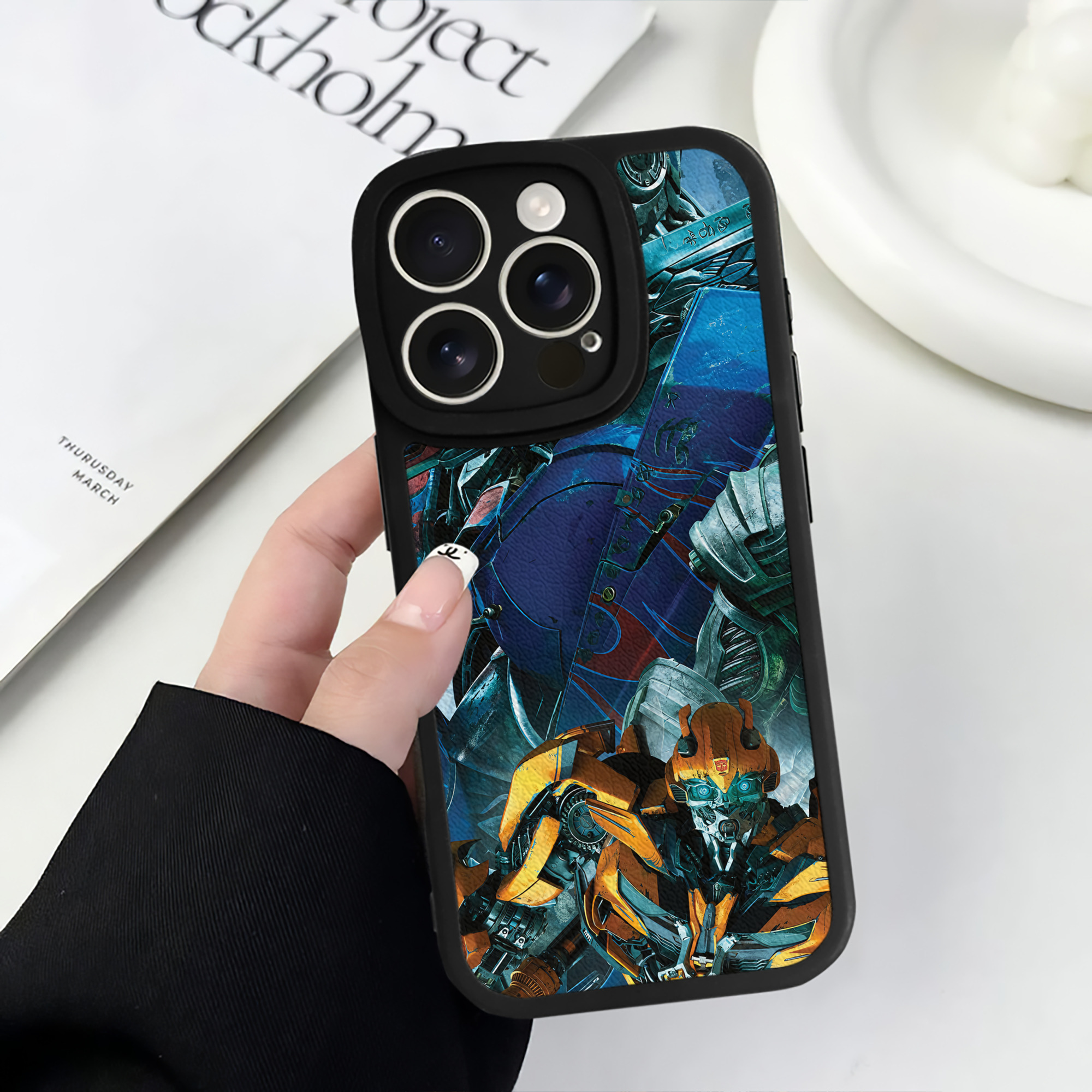 （画像用） Transformers トランスフォーマー 【iPhone 16シリーズ対応】シリコンスマホケース（レザー調） 材質：シリコン